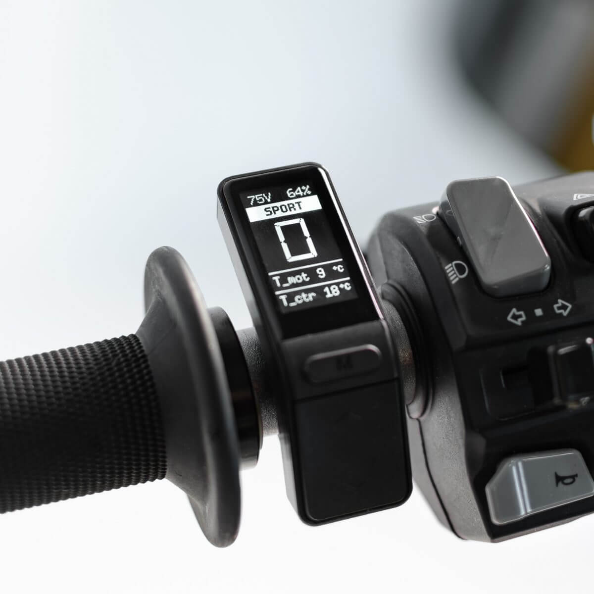 Boutons de commande du display TORP noir et blanc pour navigation et réglages sur Surron Light Bee Image