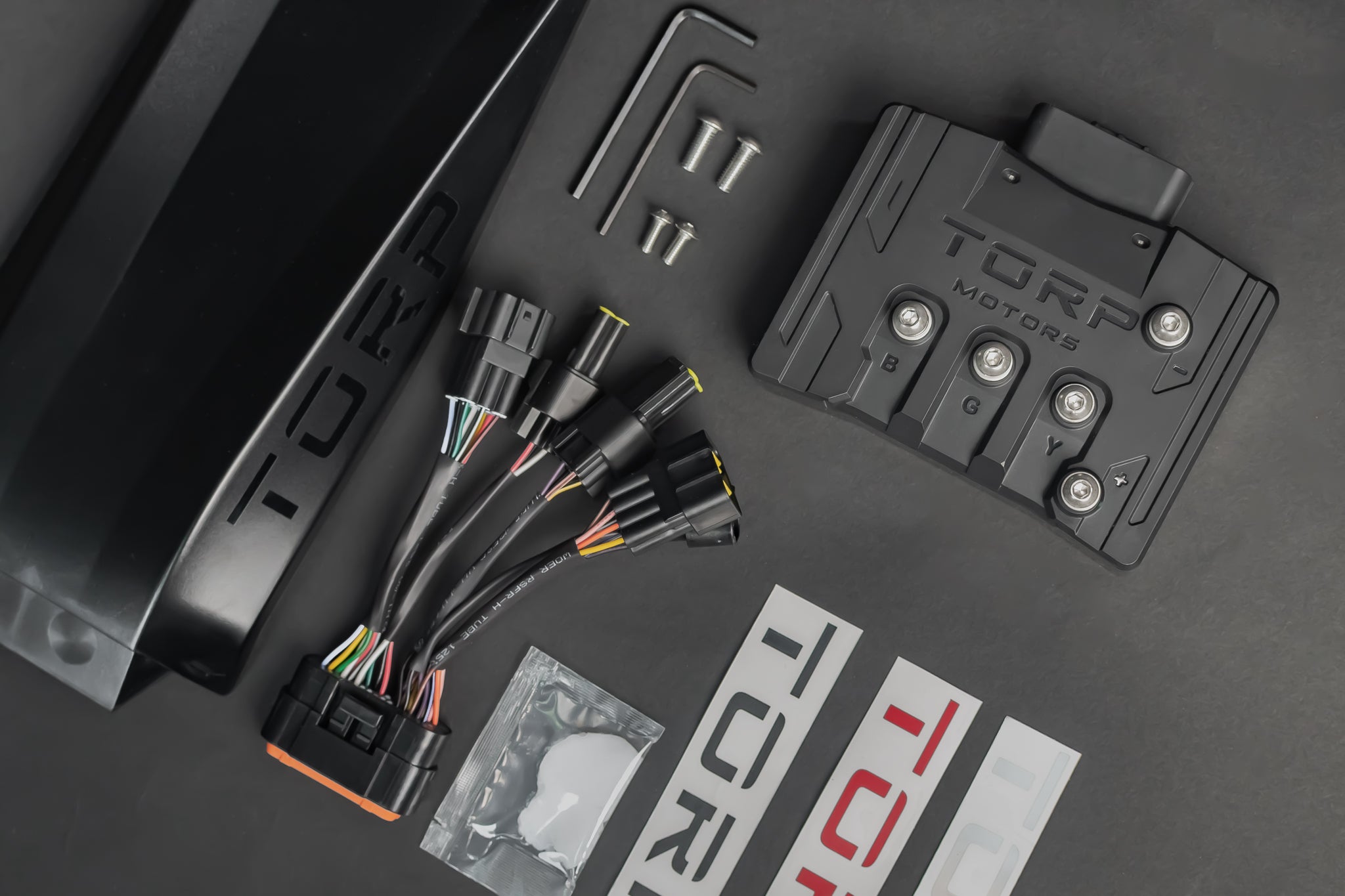 Pack contrôleur TORP TC500 comprenant boîtier, faisceau électrique, visserie et accessoires pour Surron Light Bee Image