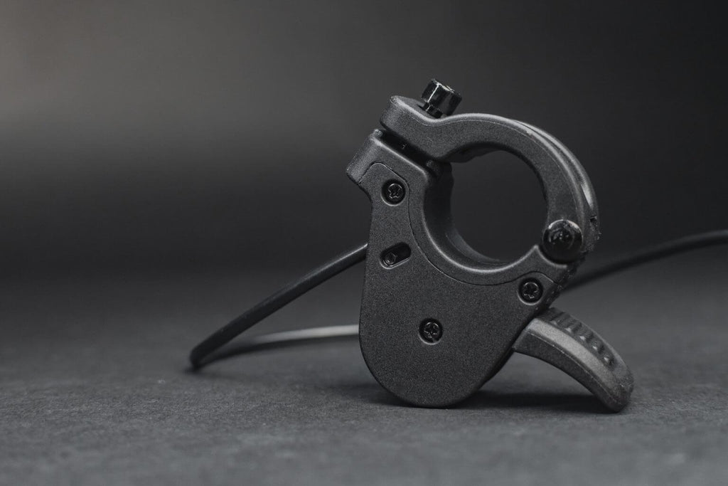 Poignée de frein moteur TORP au design compact conçue pour le guidon de la Surron Light Bee