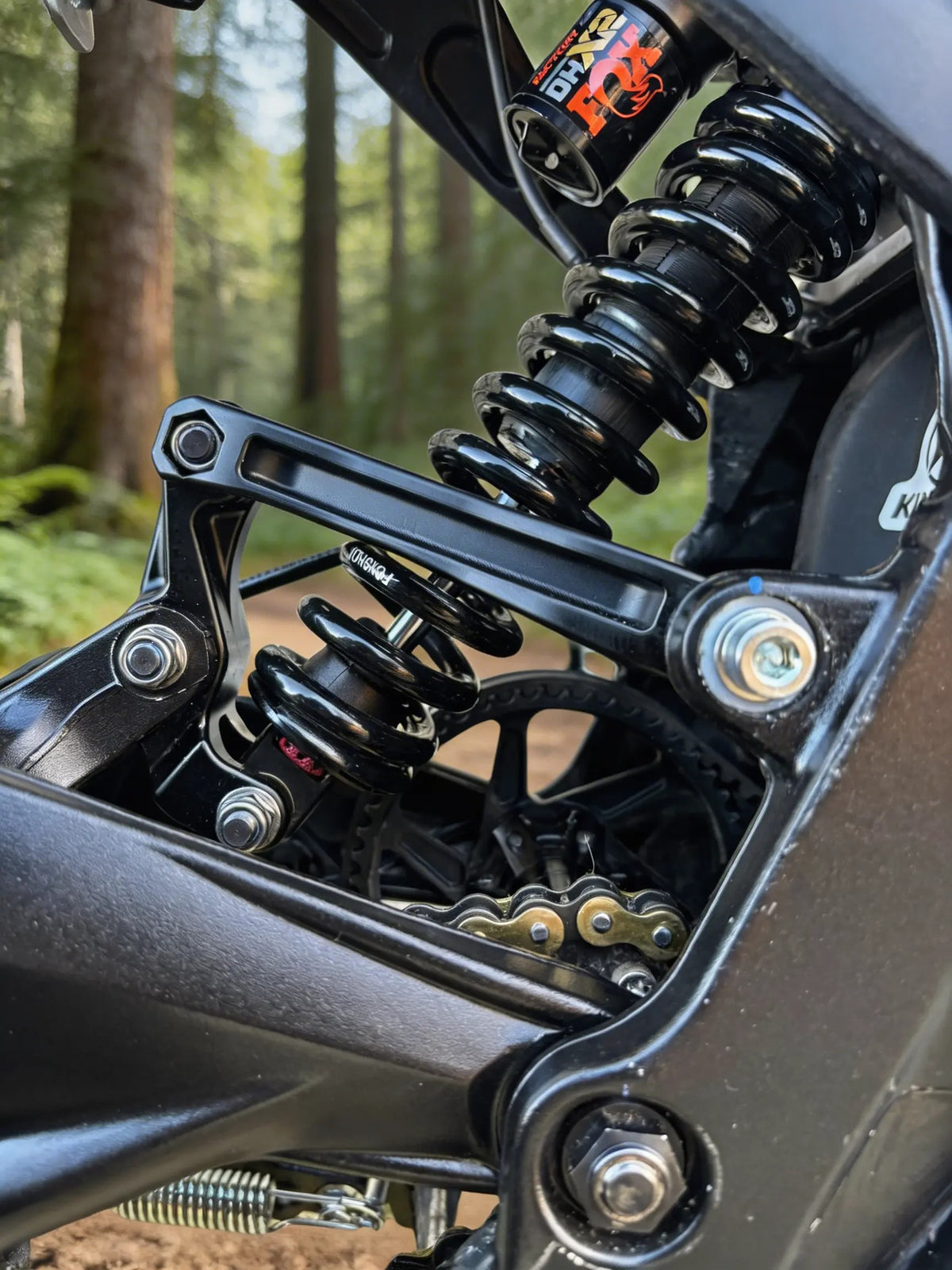 Triangle et biellette linkage KINETIK PERFORMANCE pour surron light bee