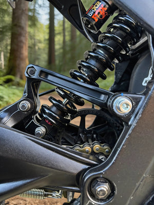 Triangle et biellette linkage KINETIK PERFORMANCE pour surron light bee