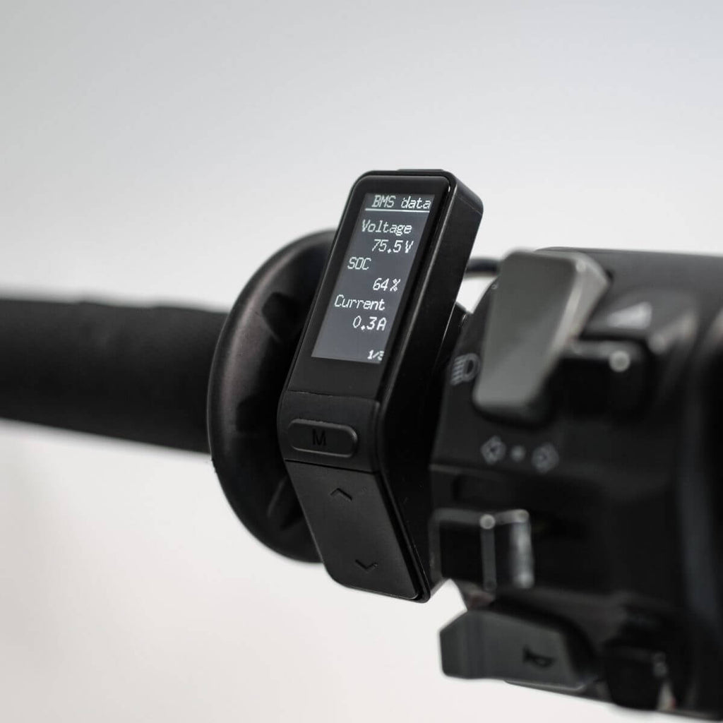 Display TORP noir et blanc au format compact conçu pour le guidon de la Surron Light Bee