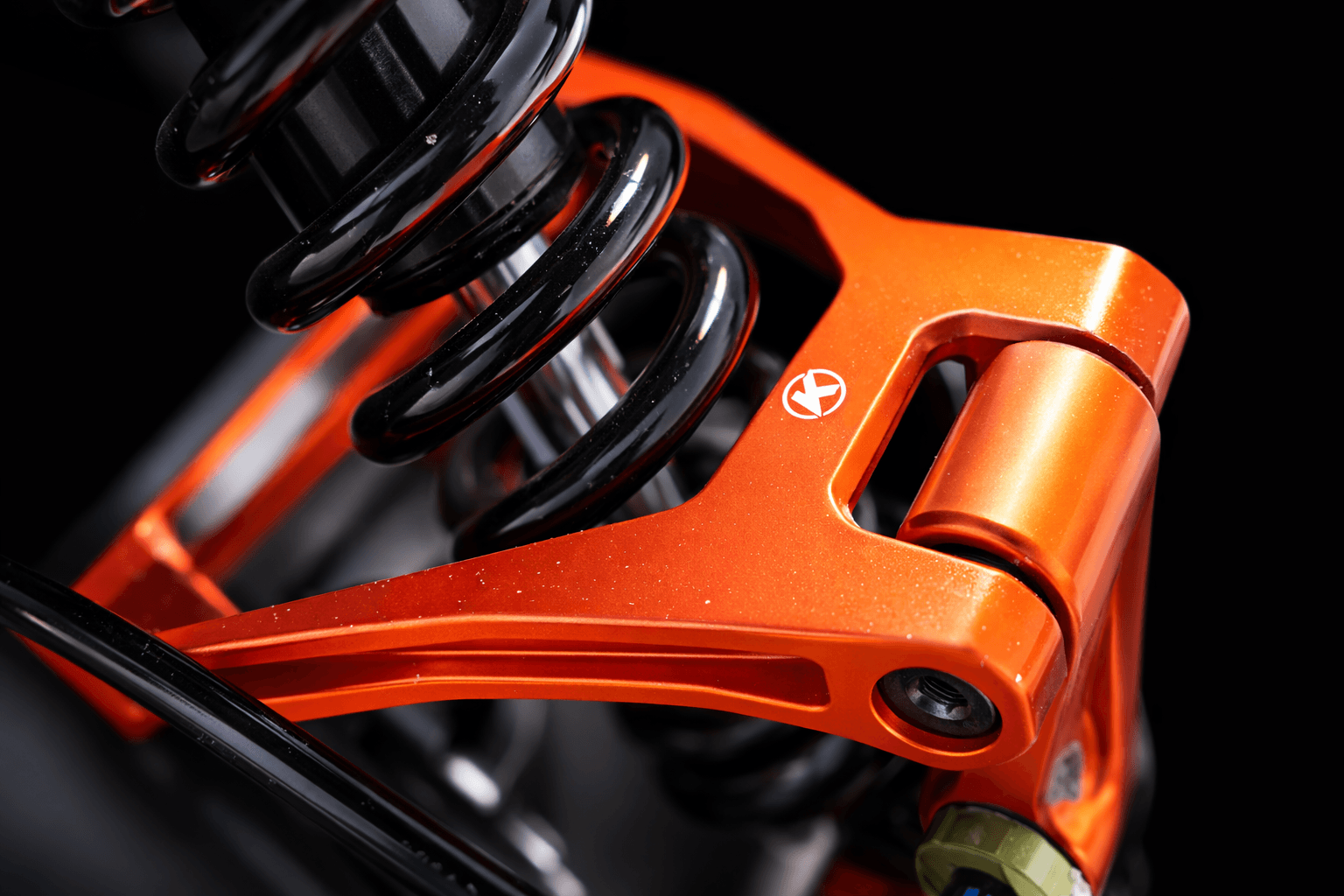Pack linkage arrière K-bros Surron Light Bee vue 7 - KinetiK Bros Image