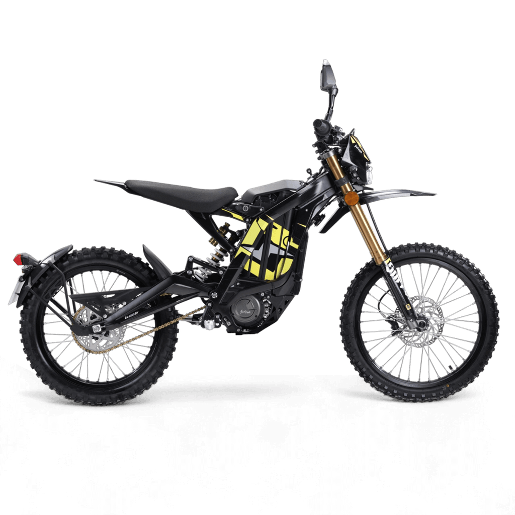 Surron Light Bee noire vue de profil droit avec roues tout terrain et suspensions longues