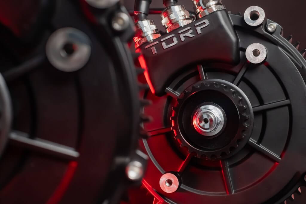 Permet l'augmentation de puissance grâce au moteur TM25 TORP pour surron light bee