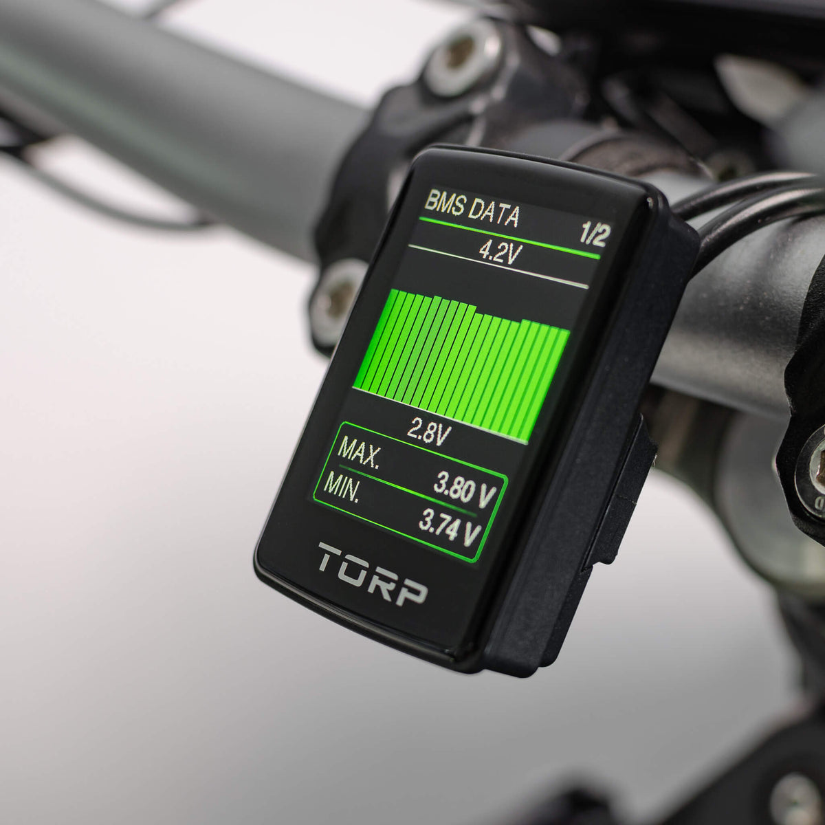 Écran couleur TORP affichant les informations de conduite sur moto électrique Surron Light Bee
