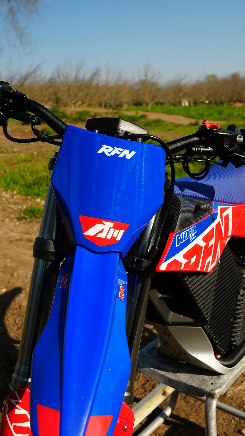 RFN SX-E8 — fourche et habillage avant